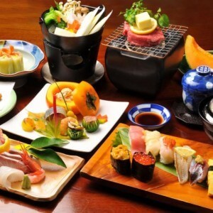 dažādi japāņu ēdieni